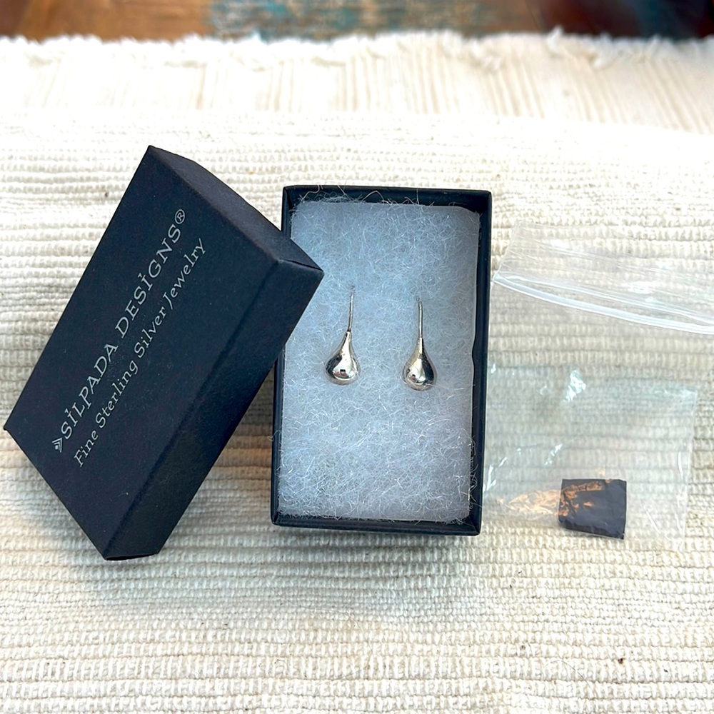 Silpada .925 Sterling Silver tear drop earrings. Retired style.